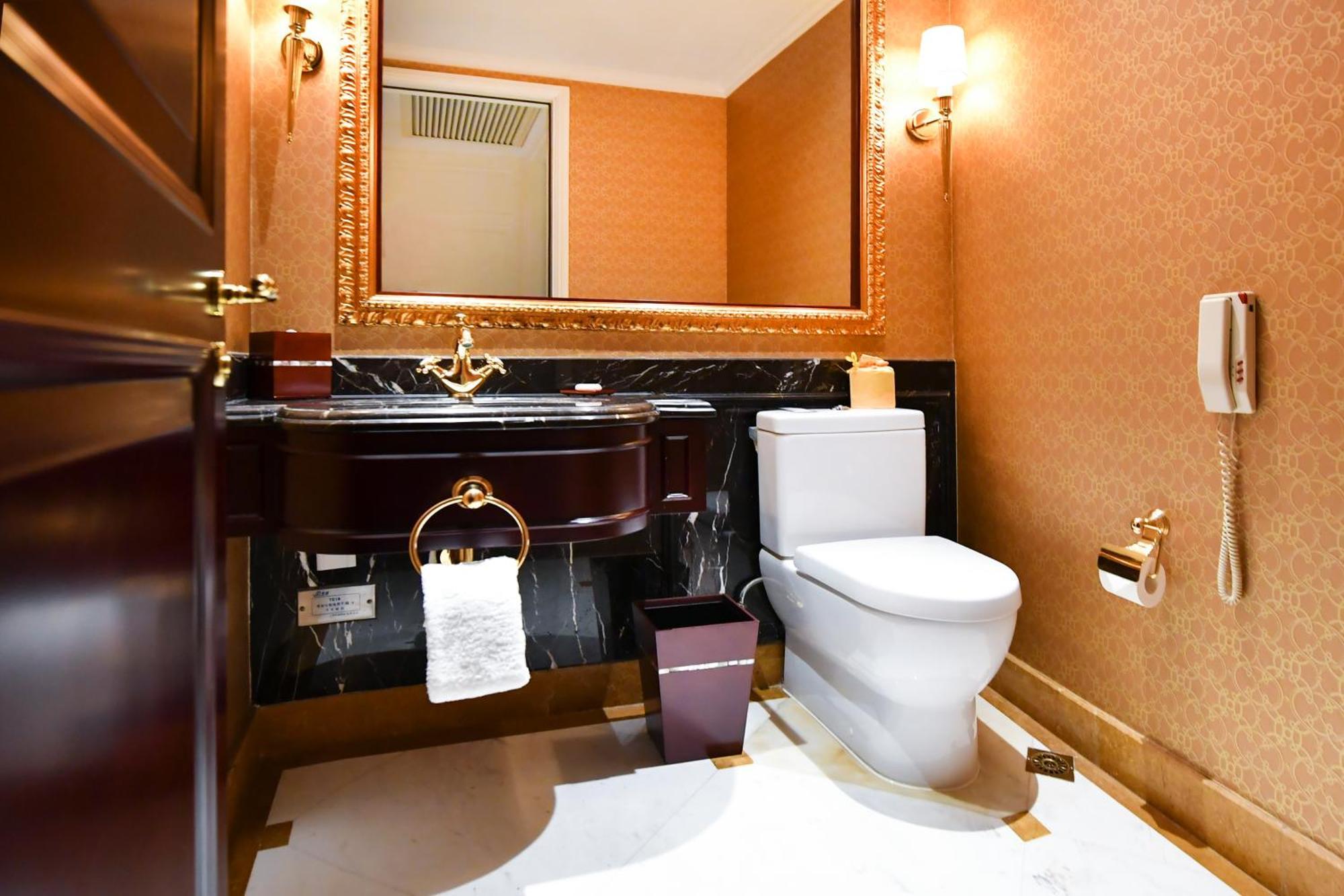 Grand - Nanjing Road Hotel 5*
