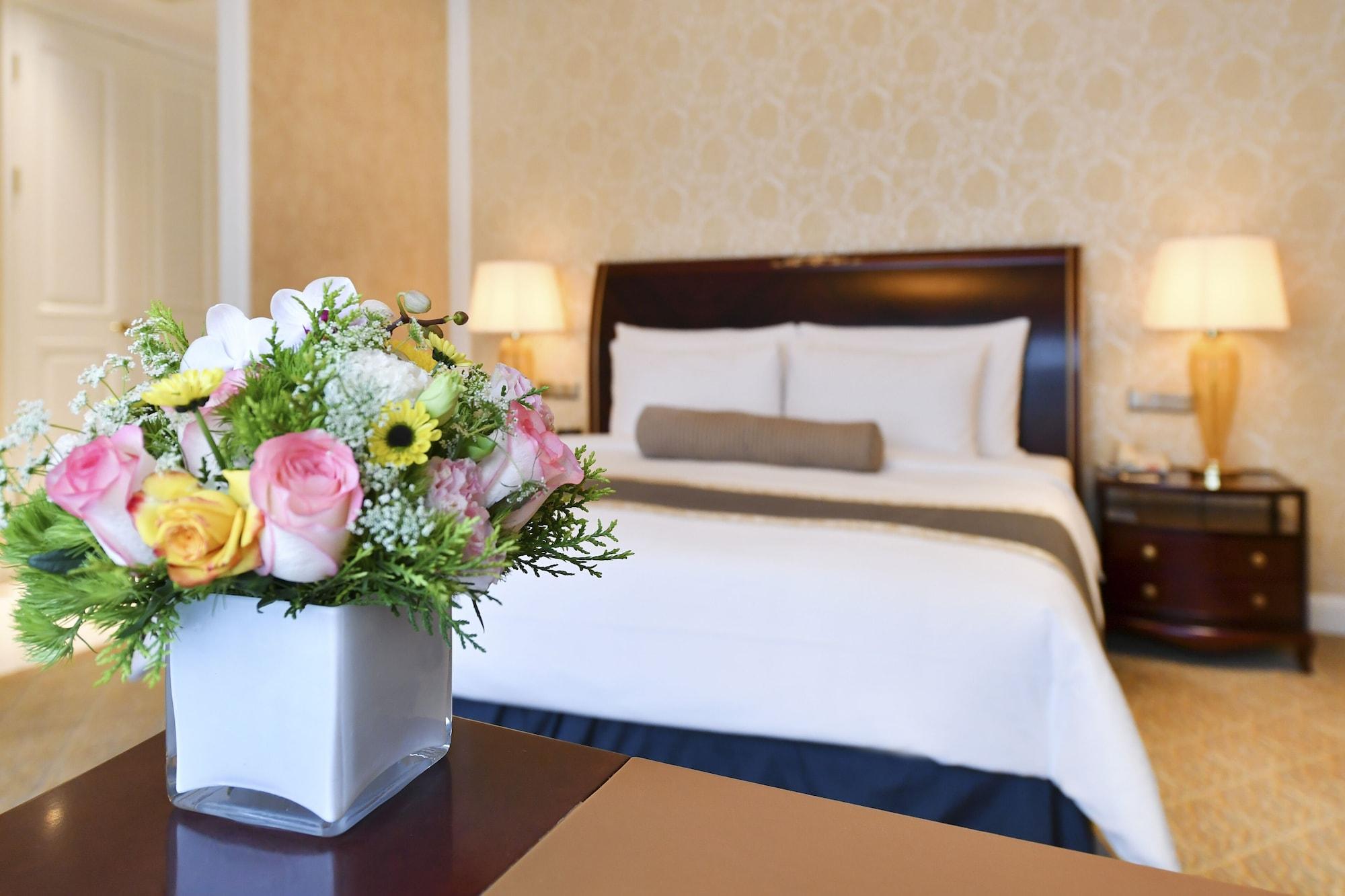 Grand - Nanjing Road Hotel 5*