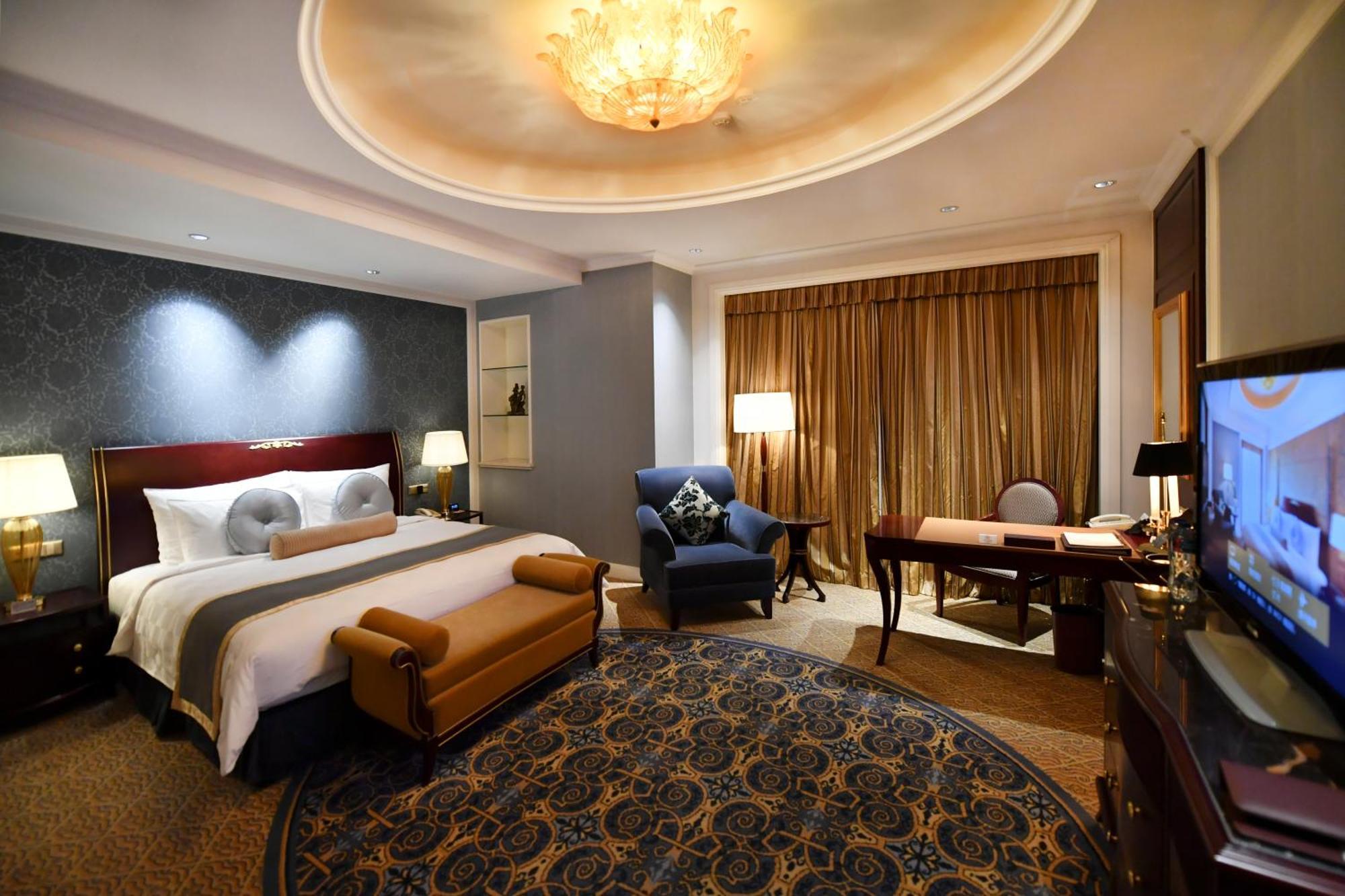 Grand - Nanjing Road Hotel 5*